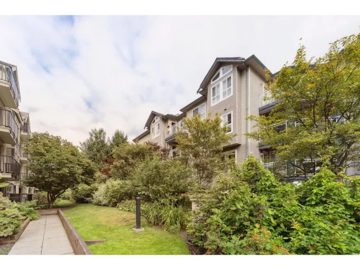 Apartment for sale: 211 8115 121A STREET, Surrey