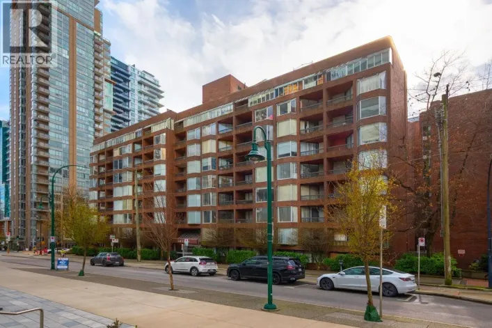 211 950 DRAKE STREET, Vancouver