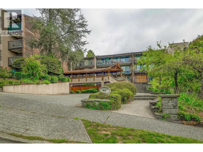 211 9857 MANCHESTER DRIVE, Burnaby