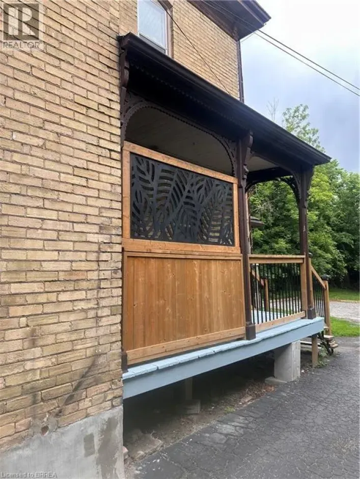 211 DALHOUSIE Street, Brantford