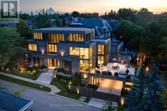 211 DUNVEGAN ROAD, Toronto