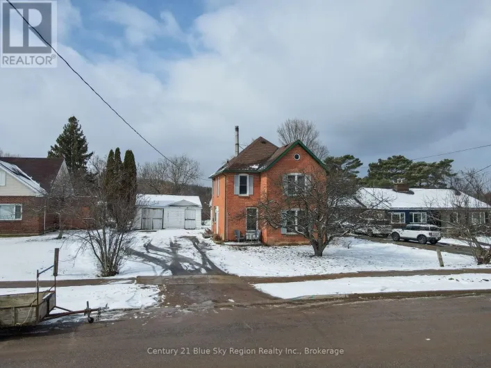 211 EDWARD STREET S, Powassan