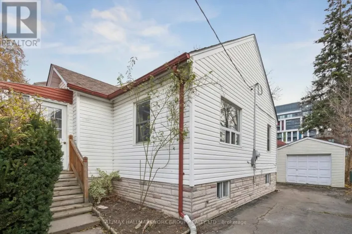 211 MAPLEHURST AVENUE, Toronto