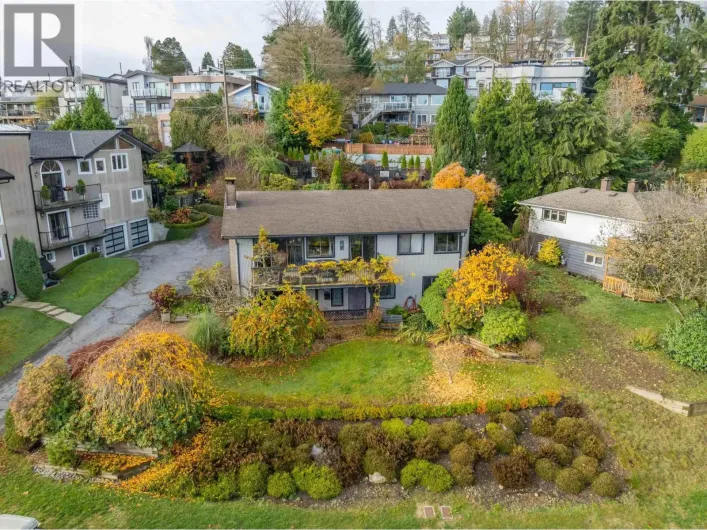 211 N WARWICK AVENUE, Burnaby