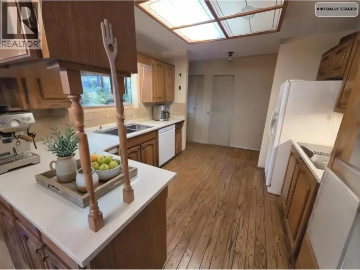 211 N WARWICK AVENUE, Burnaby