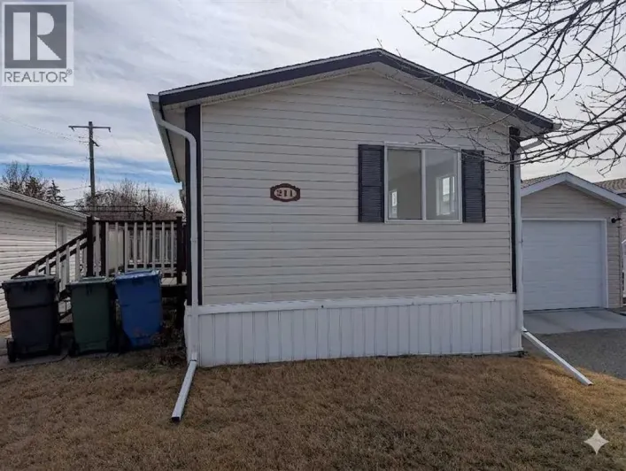 211 Railway Avenue, Coaldale