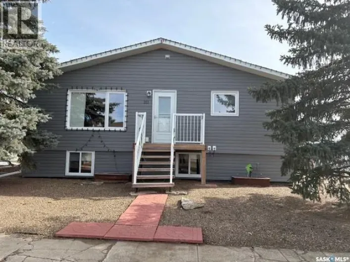 House for sale: 211 Throne STREET, Sceptre
