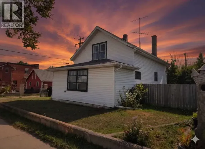 2111 19 Street, Nanton