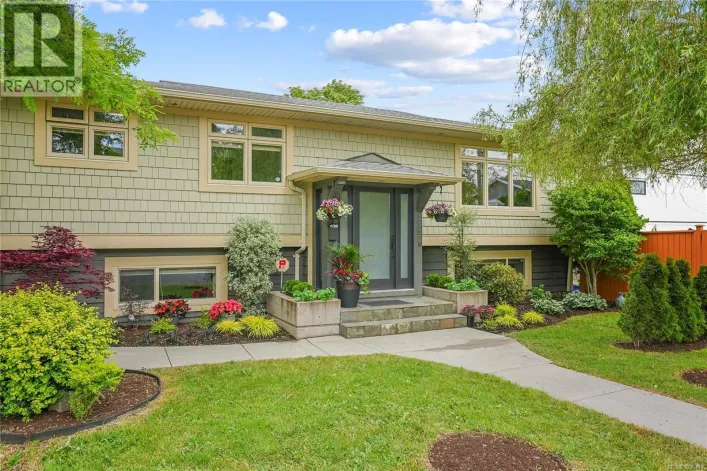 2112 Pentland Rd, Oak Bay