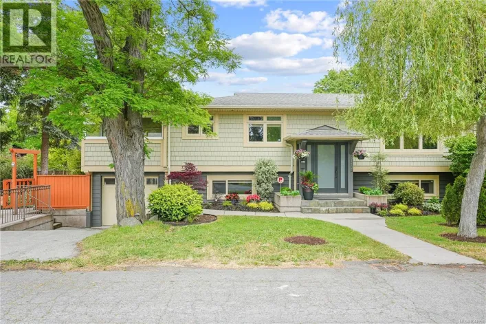 2112 Pentland Rd, Oak Bay