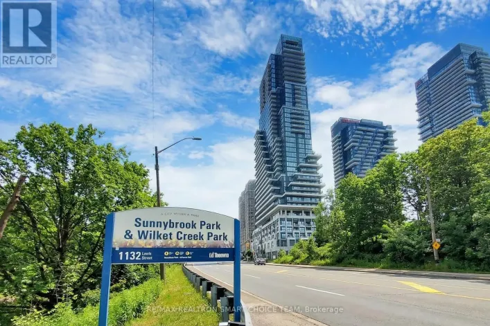 212 - 10 INN ON THE PARK DRIVE, Toronto
