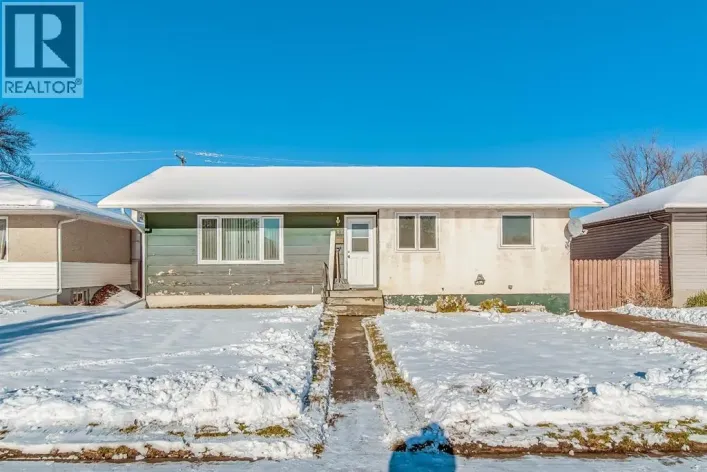 212 11 Street NE, Medicine Hat
