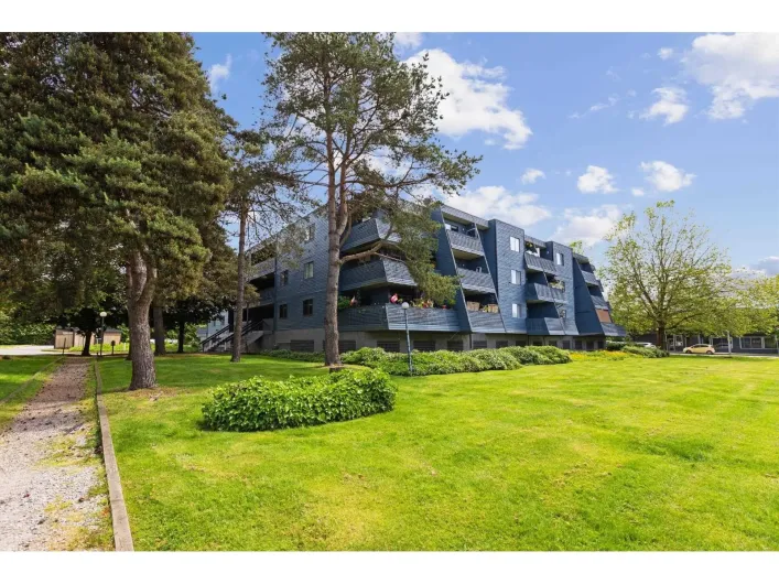 212 17661 58A AVENUE, Surrey