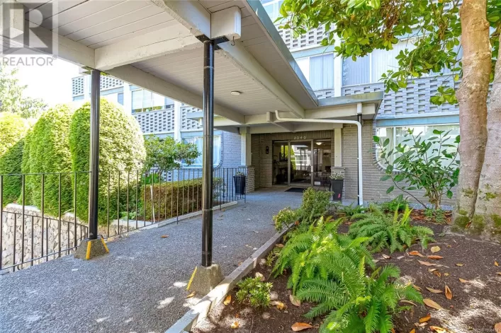 212 2040 White Birch Rd, Sidney