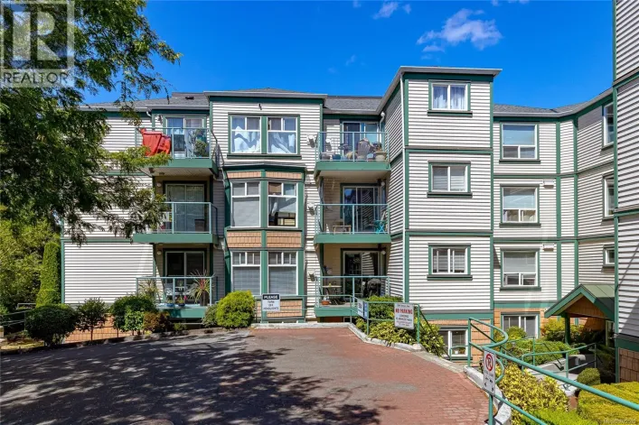 212 894 Vernon Ave, Saanich