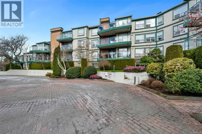 212 899 Darwin Ave, Saanich