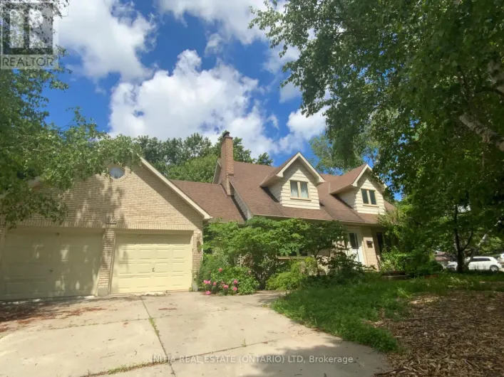 212 CHESHAM PLACE, London North