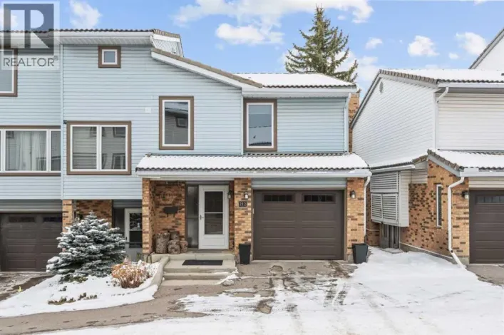 212 Coachway Lane SW, Calgary