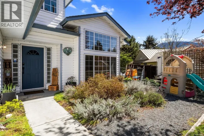 212 Cowichan Ave E, Lake Cowichan