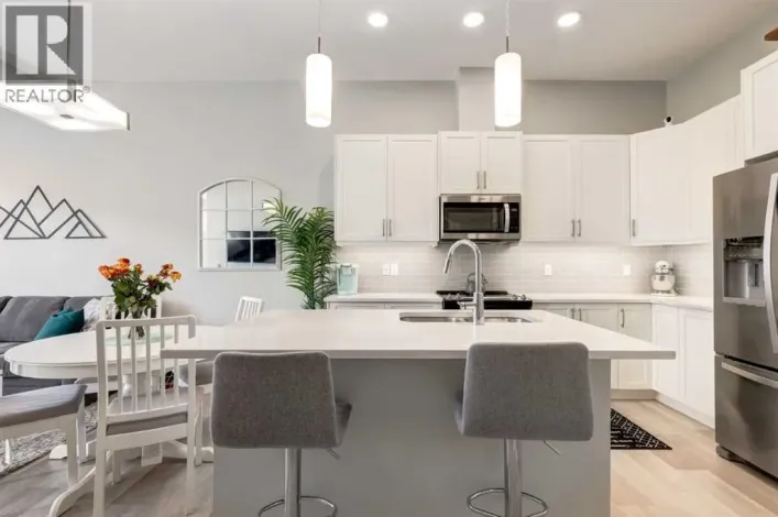 212 Crestbrook Common SW, Calgary