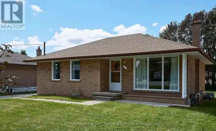212 HALLETT AVENUE, Whitby