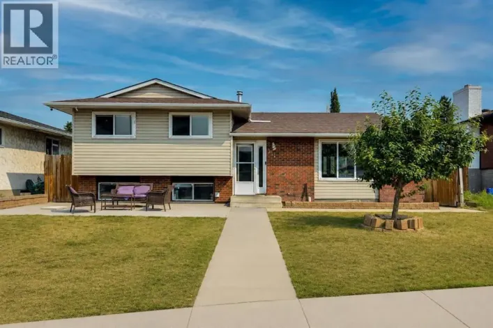 212 Pinetree Place NE, Calgary