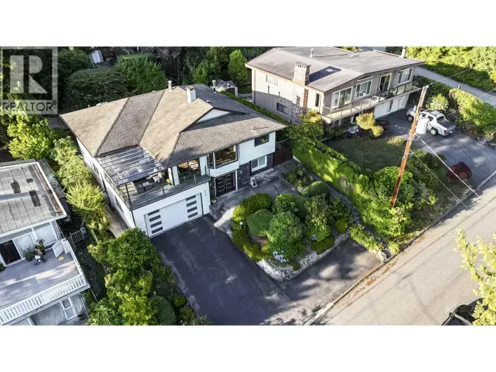 212 W BALMORAL ROAD, North Vancouver