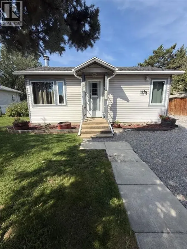 2122 20 Street, Coaldale