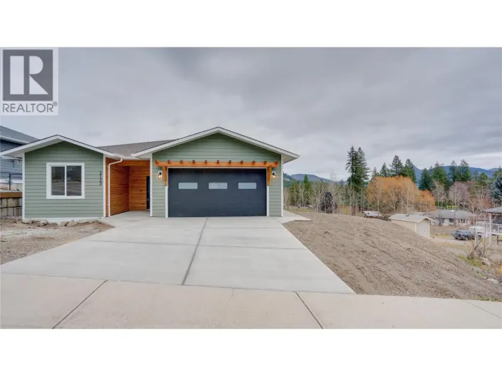 2123 Mountain View Avenue, Lumby