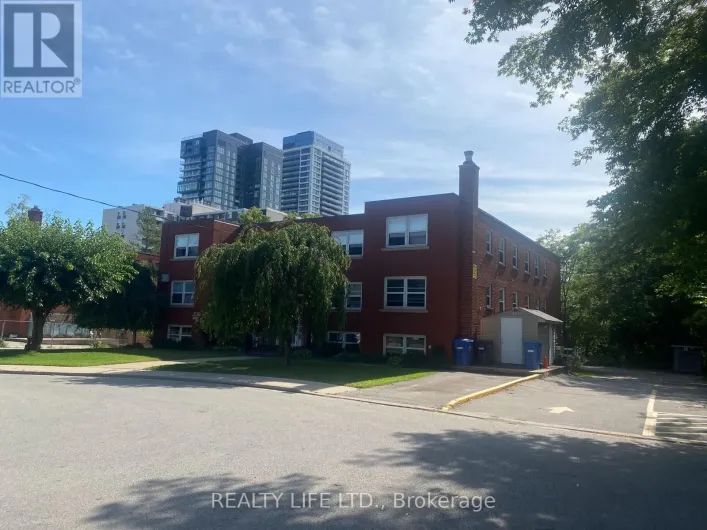2124 HARRIS CRESCENT, Burlington