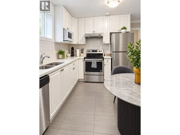 Apartment for rent: 2127 E 46TH AVENUE, Vancouver