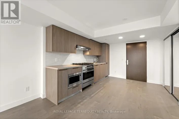 213 - 160 KINGSWAY CRESCENT, Toronto