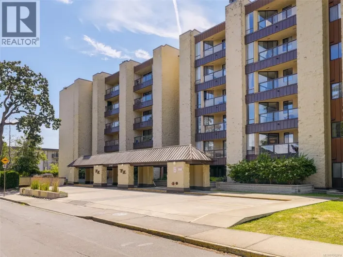 213 1745 Leighton Rd, Victoria