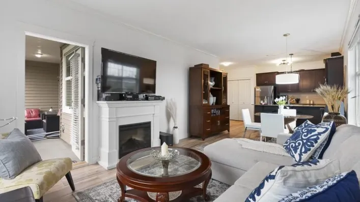 213 17712 57A AVENUE, Surrey