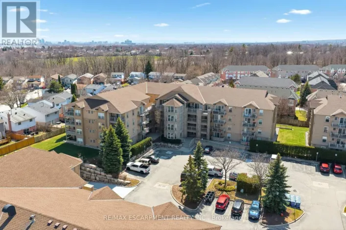 213 - 1820 WALKERS LINE, Burlington