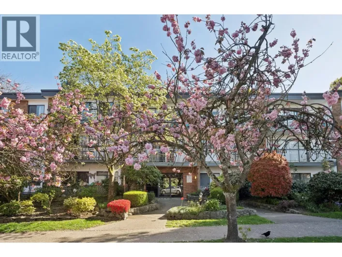 213 1950 W 8TH AVENUE, Vancouver