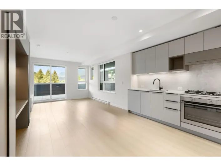 213 2015 ST. JOHNS STREET, Port Moody