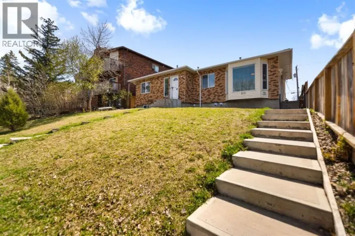 213 25 Avenue NE, Calgary