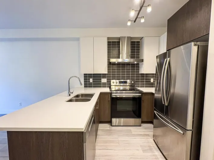 213 6480 195A STREET, Surrey