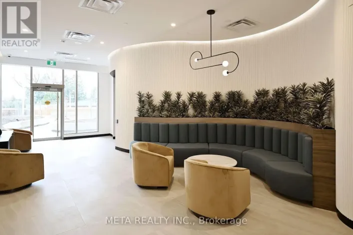 213 - 689 THE QUEENSWAY, Toronto