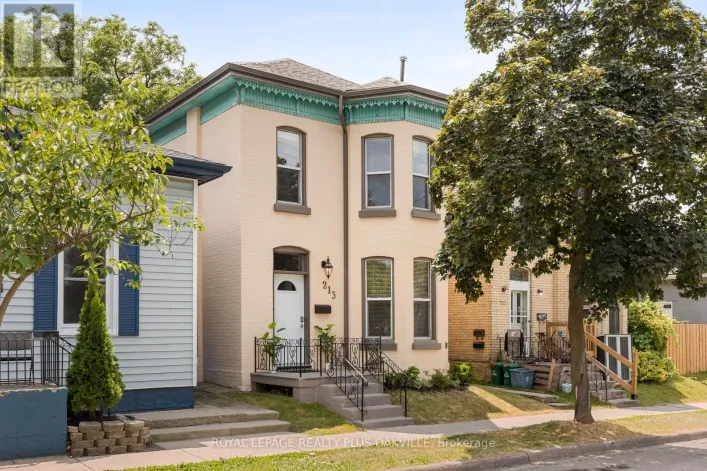 213 DARLING STREET, Brantford
