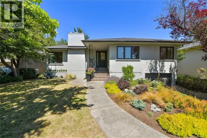 2134 Neil St, Oak Bay