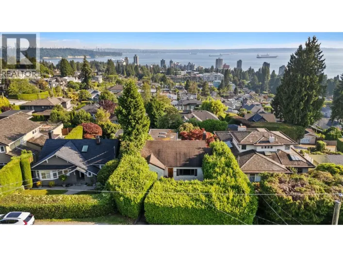 2138 NELSON AVENUE, West Vancouver