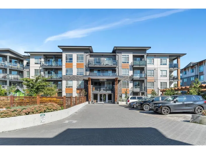 214 19935 75A AVENUE, Langley