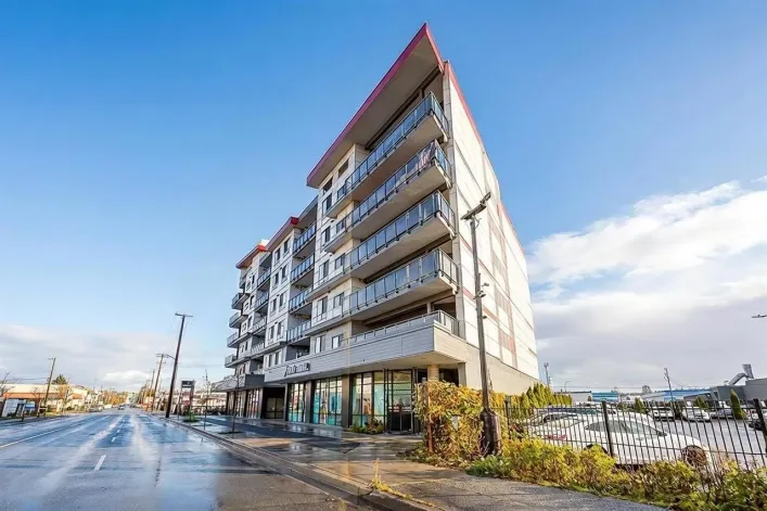 214 20061 FRASER HIGHWAY, Langley