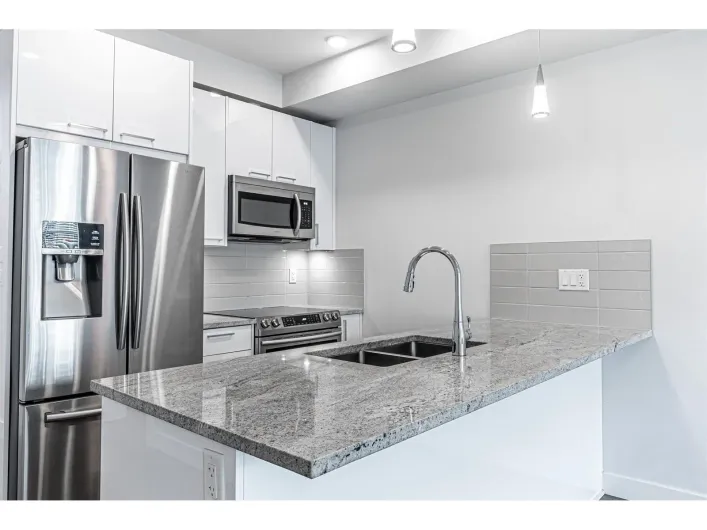 214 20696 EASTLEIGH CRESCENT, Langley