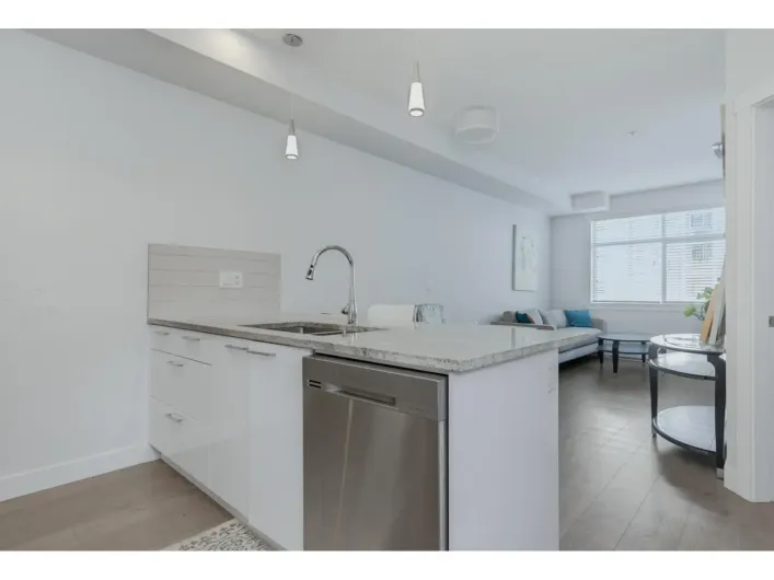 214 20696 EASTLEIGH CRESCENT, Langley