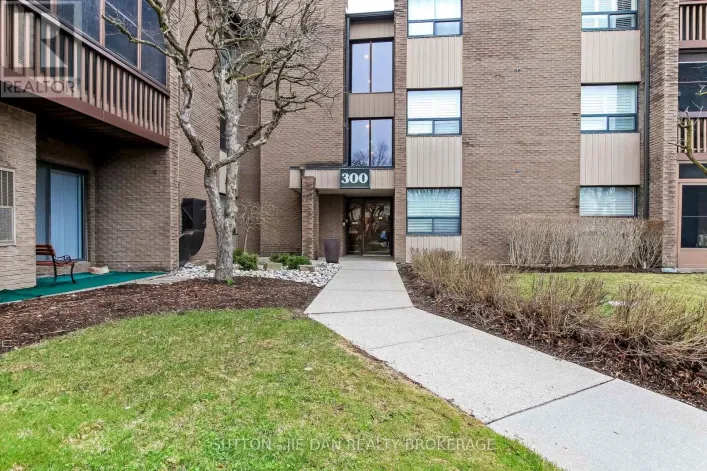 214 - 300 EVERGLADE CRESCENT, London North