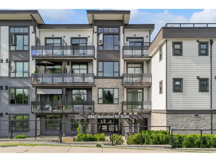 214 9983 E BARNSTON DRIVE, Surrey
