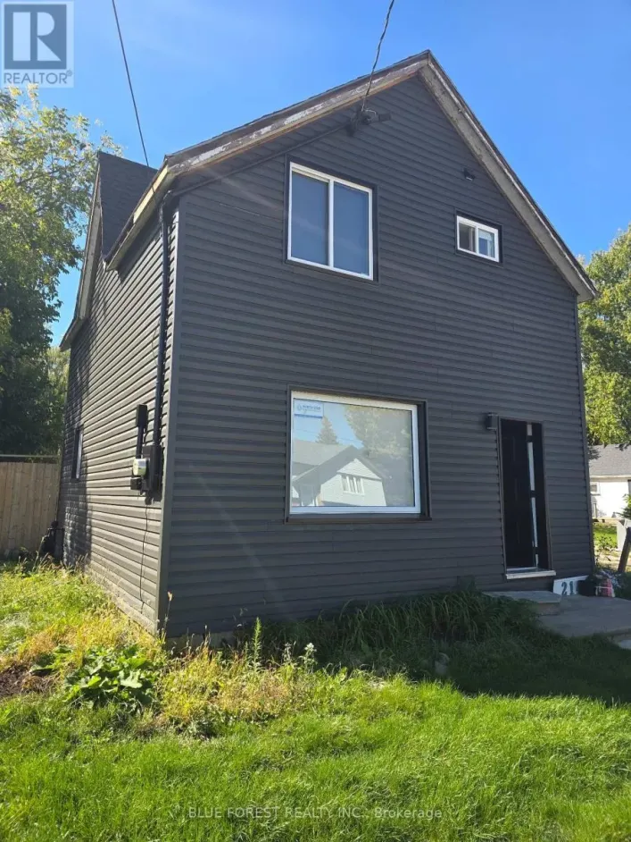 214 ELIZABETH STREET, Southwest Middlesex